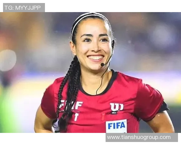 女足球星醉酒后失控画面曝光引发热议，网友纷纷热议其形象与职业生涯影响