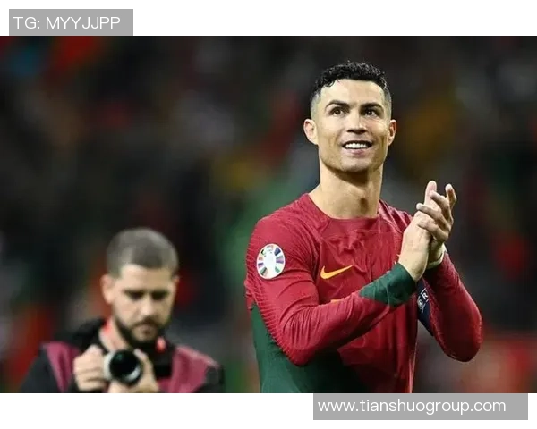 足球巨星九宫格全景图揭秘经典瞬间与荣耀时刻 足球巨星九宫格全景图揭秘经典瞬间与荣耀时刻