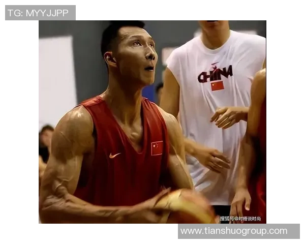 足球球星展示超强体能拉单杠引发网友热议与运动健身讨论 足球球星展示超强体能拉单杠引发网友热议与运动健身讨论