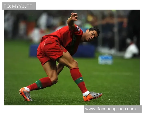 C罗足球传奇瞬间壁纸动态图 展现他赛场上的无敌风采与精彩时刻 C罗足球传奇瞬间壁纸动态图 展现他赛场上的无敌风采与精彩时刻