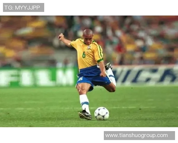 巴西足球巨星卡洛斯的速度力量与自由球传奇全面解析