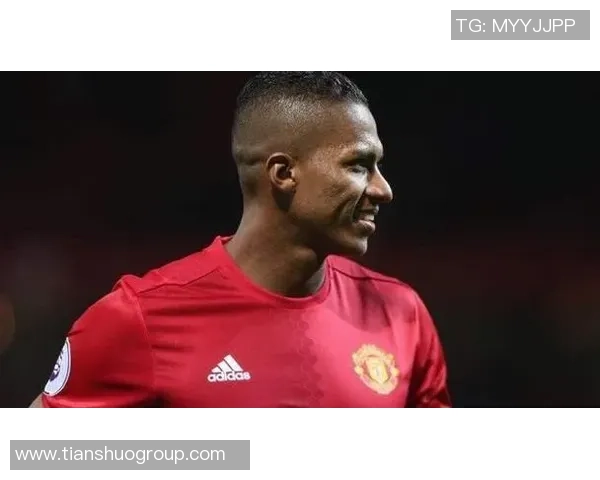 足球右中卫球星盘点:从经典传奇到当代顶尖球员的崛起与风采 足球右中卫球星盘点:从经典传奇到当代顶尖球员的崛起与风采